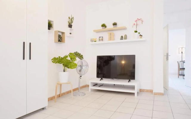 GregBnb-com - T2 Cocooning et chaise hamac -10min Gare