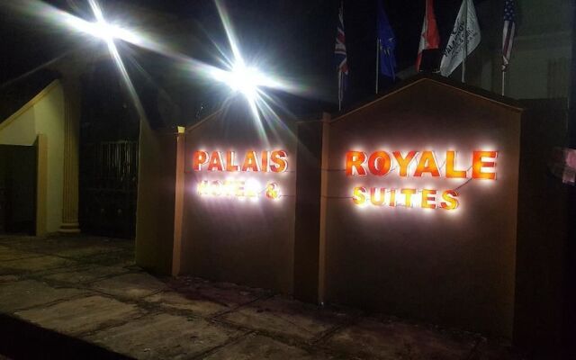 Palais Royale Hotel & Suites вид на фасад