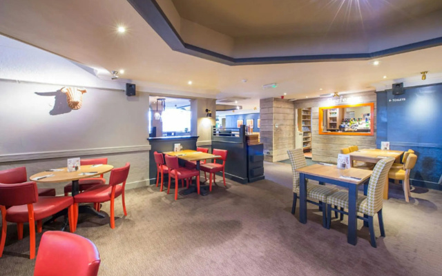Premier Inn Oldham - Broadway
