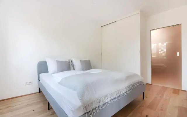 Grüne und zentrale Ruhelage im Neubau mit Balkon