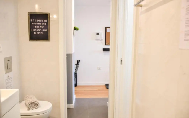 Comfortable&Central w/balcony-9 min walk Trindade