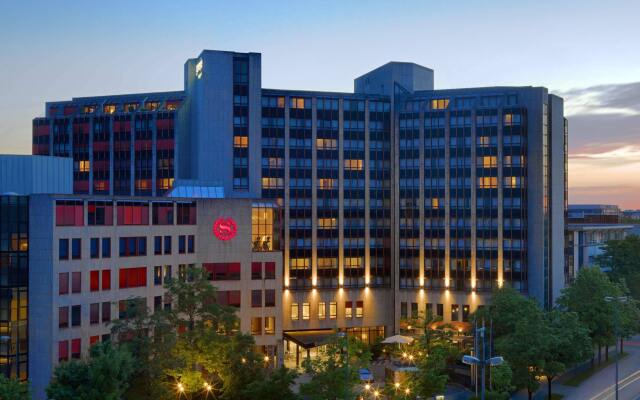 Отель Sheraton München Westpark Hotel Германия, Мюнхен - 1 отзыв об отеле, цены и фото номеров - забронировать отель Sheraton München Westpark Hotel онлайн вид на фасад