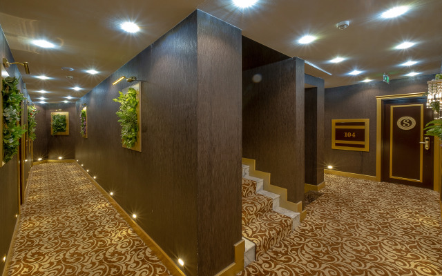 S White Hotel