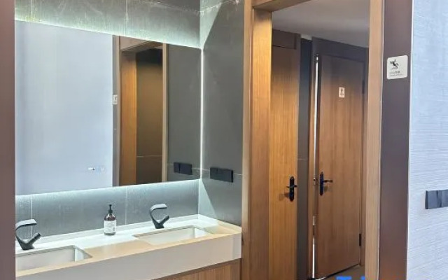 Orange Right Hotel