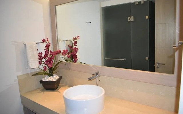 Estudio con alberca by Project 4 life