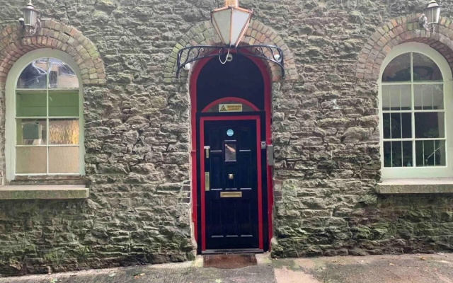 Historical GWR Building - Charming 1 bed Apartment