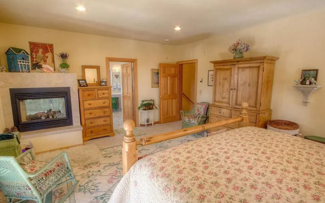 Luxurious Lower Tyrolian Village 3 Br chalet by RedAwning