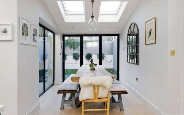 Central London 4BR Queens Park Family Home With Garden