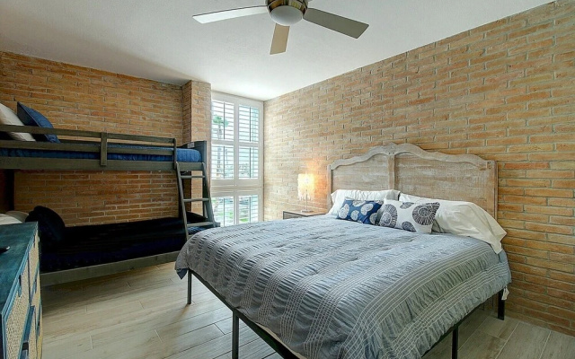 Channelview 117 1 Bedroom Condo by Redawning