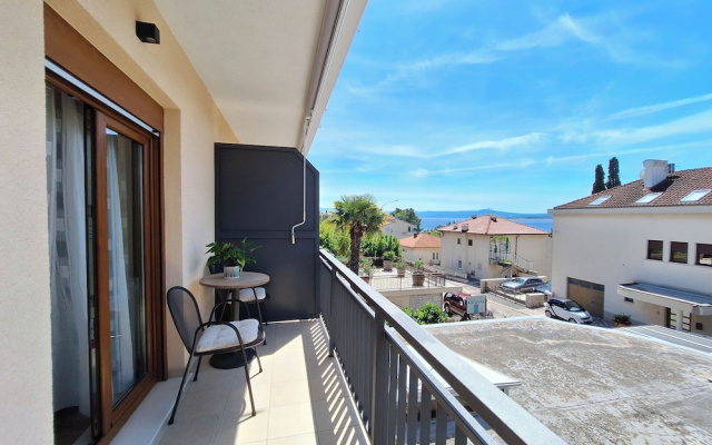 Apartment and Rooms Katunar