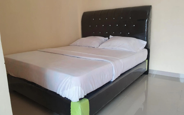 OYO 90945 Arizon Kost