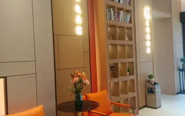 ELONG DELUXE HOTEL（Lingui District Government Store）
