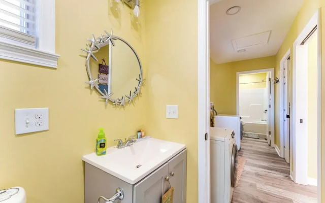 Walk Downtown: Charming Rome Abode w/ Yard!