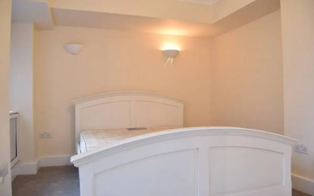 3 Bedroom Bayswater Flat