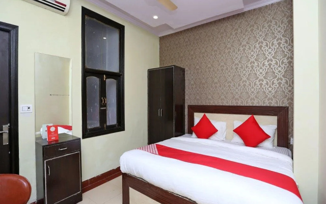 OYO 15525 Signature Inn