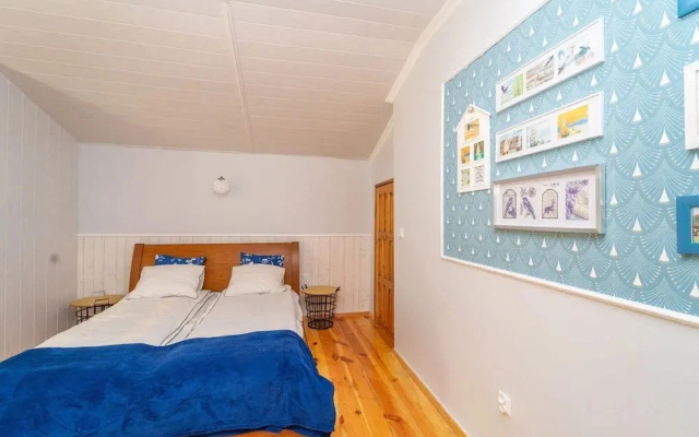 Large Holiday Home With Private Garden