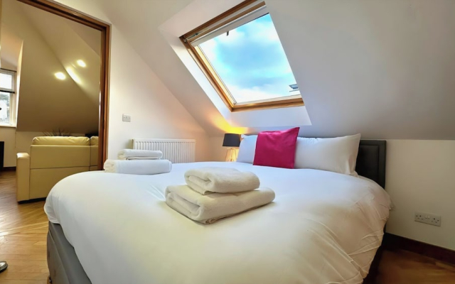 Quiet Top-floor Retreat