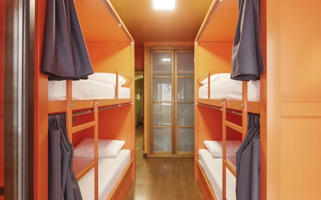 HUUX Hostel