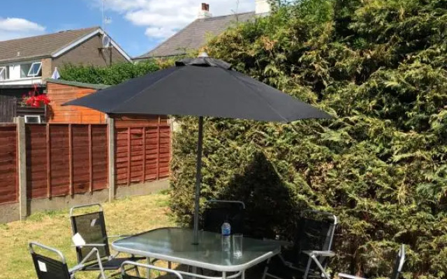 Leavesley Holiday Home