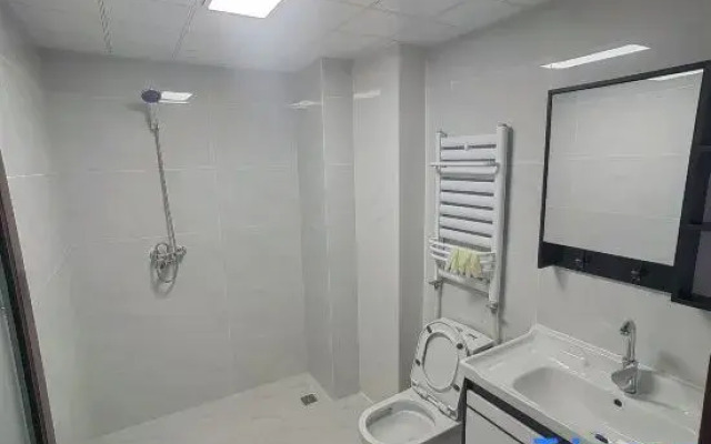 Xining Zhonghai Homestay
