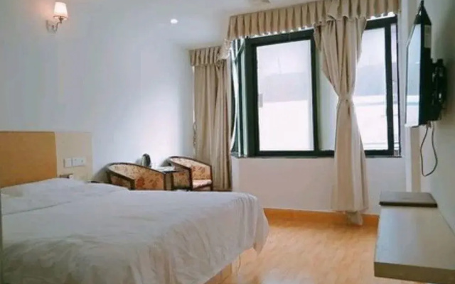 OYO 8016 Qiao Jia Business Hotel