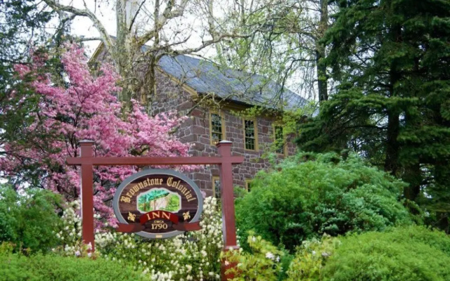 Brownstone Colonial Inn