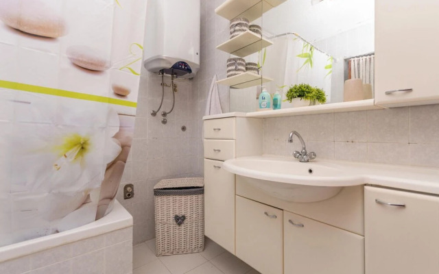 Awesome Home in Sukosan With 4 Bedrooms and Wifi