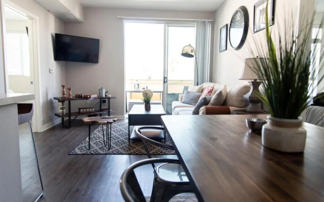 Santa Monica 2 Bed/ 2 Bath