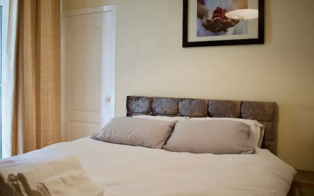 Central & Comfortable Flat - Sleeps 4