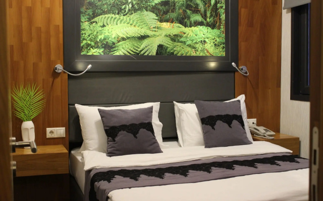 Black Art Otel