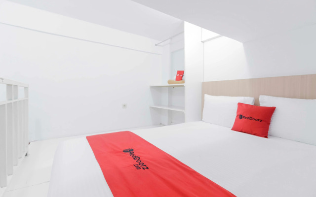 RedDoorz near Hayam Wuruk
