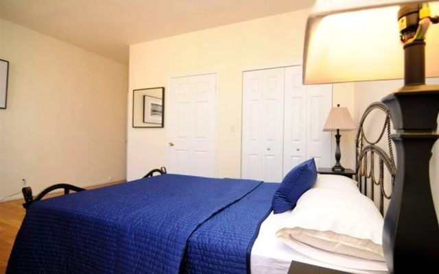 Brooklyn Deluxe Suite Apartments