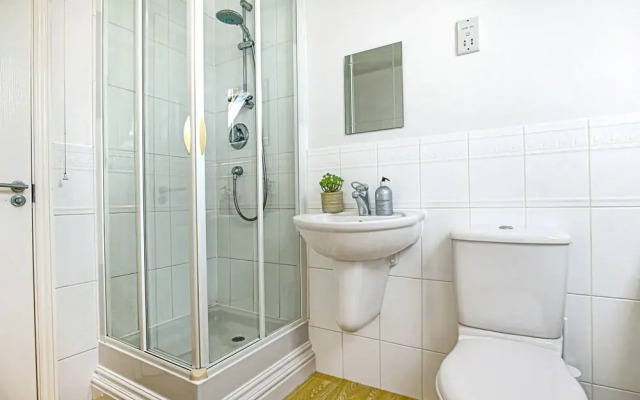 Executive Monkston Apartment