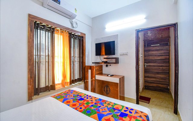 OYO Ruby Park Dream Palace Near Acropolis Mall