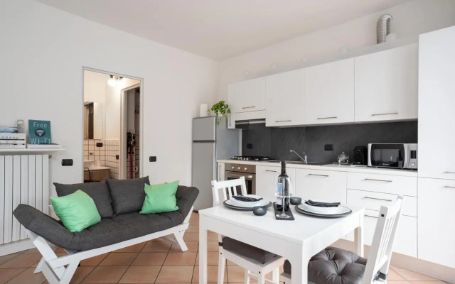 Guesthost - Ossuccio Apt with Ac, Balcony & Parking! (Adults Only)