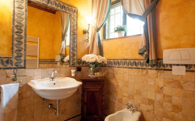 Villa in Lucca With Pool Near Tuscan Coast