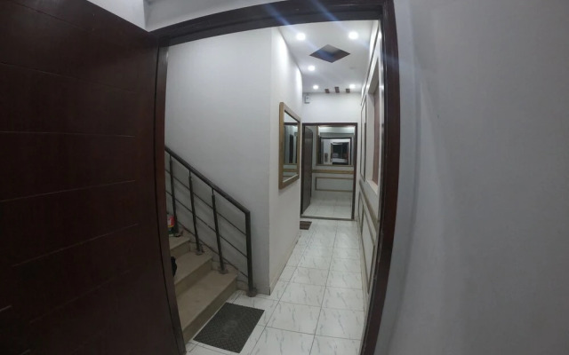 Stayflix Entire Private Room, DHA