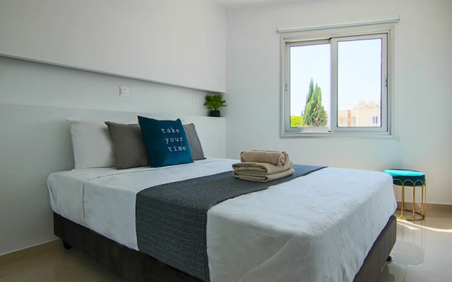 Phaedrus Living: Seaside Luxury Flat Lighthouse 65