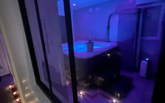Jacuzzi Prive Arrivee Autonome (Adults Only)