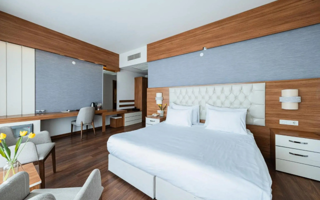 Parion Hotel