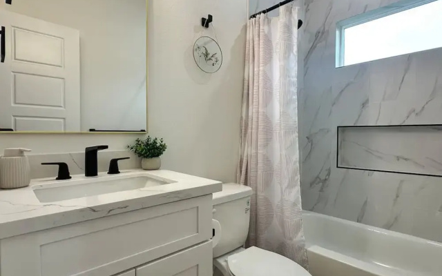 Quiet 3BR Home Fast Access to IAH Downtown