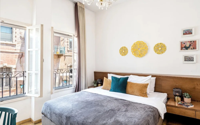 Blondie Jaffa Aparthotel