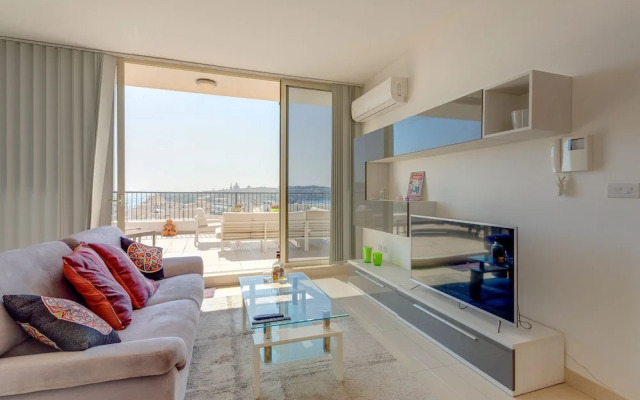 Superlative Penthouse With Spacious Terrace