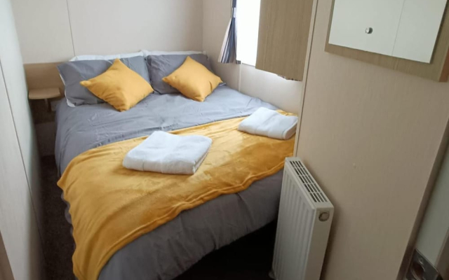 3 Bed, Sleeps 6, Parking