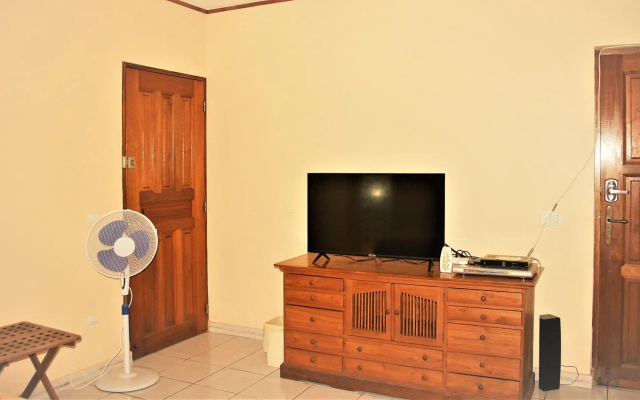Tahiti - Sanny's Place Room & Pool