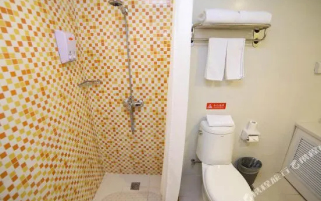 Home Inn (Dangyang Huancheng East Road Sport Center)