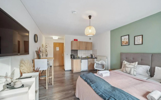 City und Bahnhof Nähe Apartment mit Terrasse, TV und Internet