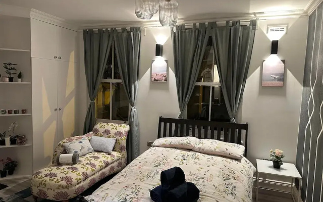 Fabulous Apartment to Acton Town