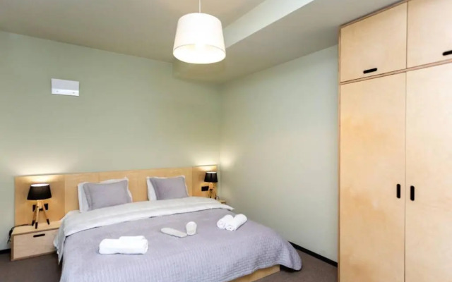 1BR apt with balcony 5 min from Mountain Kokhta