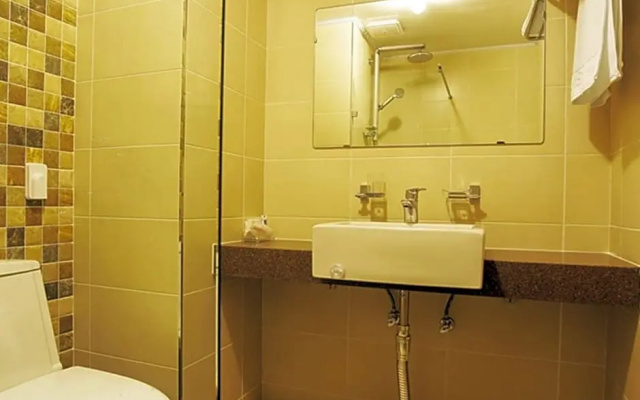 Iris Hotel